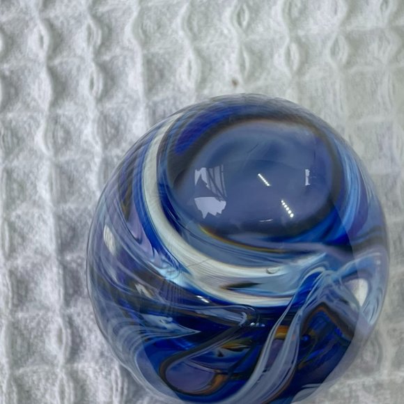 Handmade Vintage Glass Egg Paperweight by Selkirk Glass Scotland - Picture 6 of 6